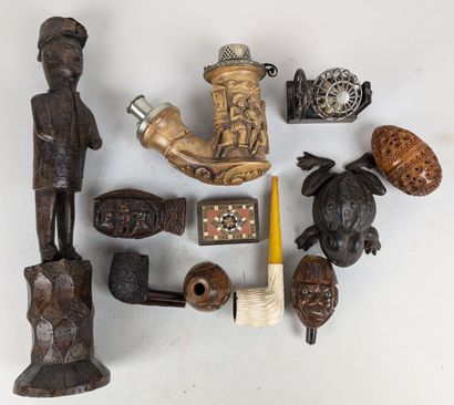 FOLK ART
Lot of display objects including...