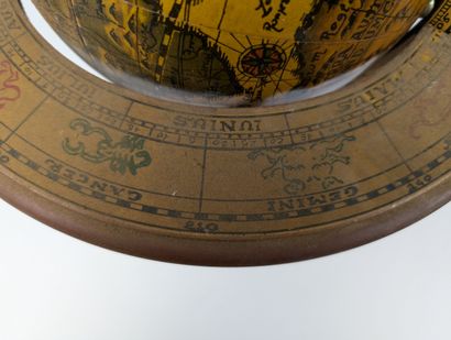 MAPPEMONDE
Socle quadripode en bois tourné,...