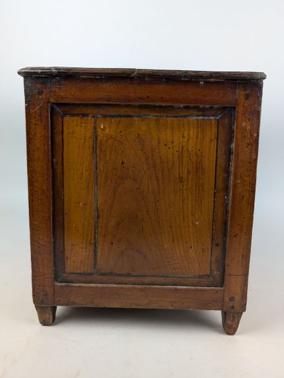 COMMODE miniature, dite de maîtrise
Bâti...