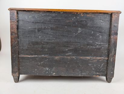 COMMODE miniature, dite de maîtrise
Bâti...