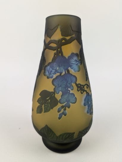In the style of Émile GALLÉ (1846-1904)
Tubular...