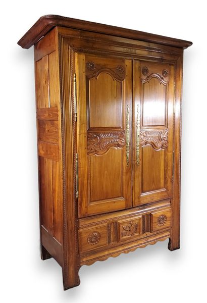 ARMOIRE Bretonne
Châtaignier mouluré, sculpté...