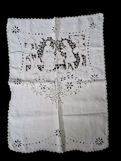 LINGE de MAISON ancien en lin ou coton comprenant...