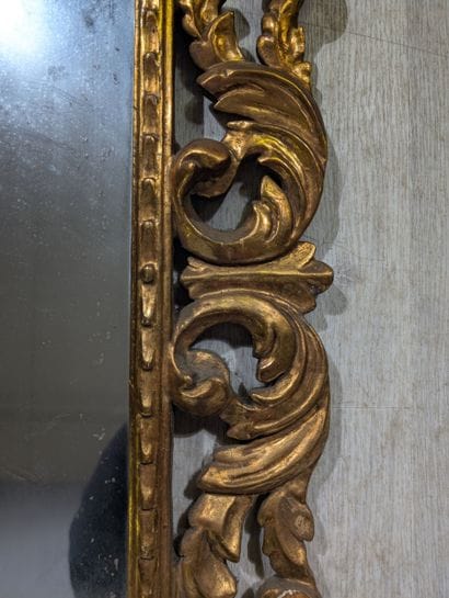 MIROIR de style Baroque 
De forme rectangulaire,...