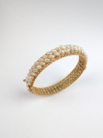 Bracelet jonc ouvrant en or jaune 750 ‰ orné...