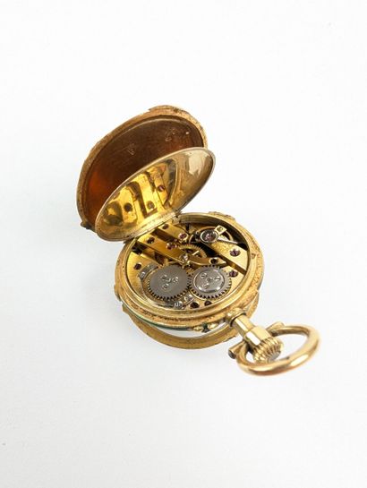 Montre de col en or jaune 750 ‰ boîtier émaillé...