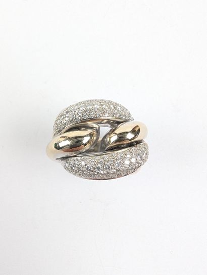 Bague en or blanc 750 ‰ figurant des maillons...
