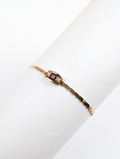 Bracelet en or jaune 750 ‰ serti de petits...