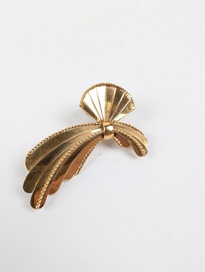 Broche en or jaune 750 ‰ figurant un noeud...