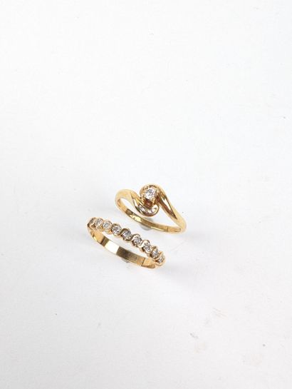 Deux bagues en or jaune 750‰ serties de diamants...