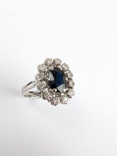 Bague marguerite en or blanc 750 ‰ sertie...