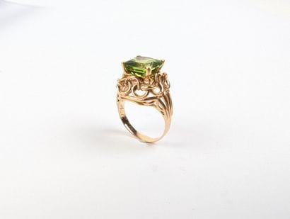 Bague en or rose 750 ‰ sertie d'un important...