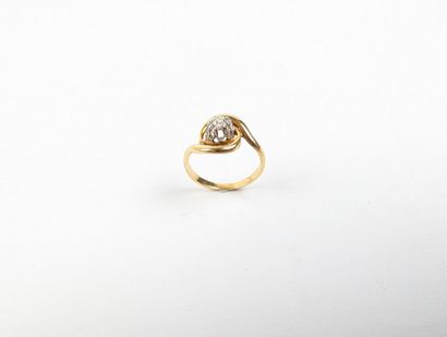 Bague tourbillon en or jaune 750 ‰ et platine...