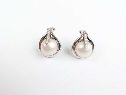 Paire de boucles d'oreille en or blanc 750...
