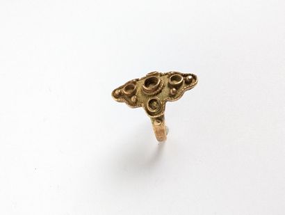 Bague navette en or jaune 750 ‰ à décors...