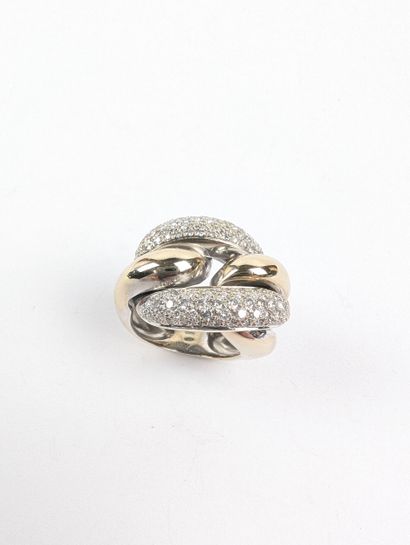 Bague en or blanc 750 ‰ figurant des maillons...