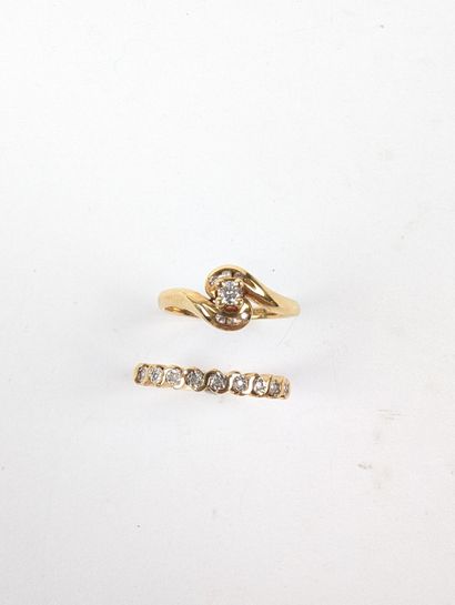 Deux bagues en or jaune 750‰ serties de diamants...