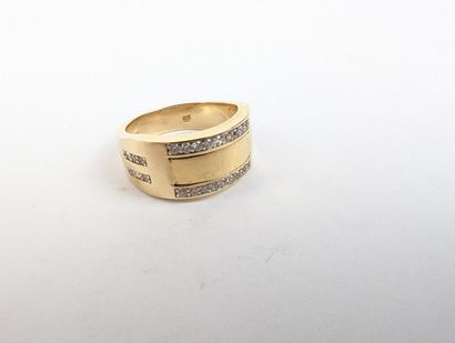 Bague jonc en or jaune 585 ‰ sertie de lignes...