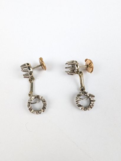 Paire de boucles d'oreille en or blanc 750...