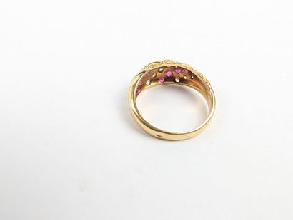 Bague jonc en or jaune 750 ‰ sertie de lignes...