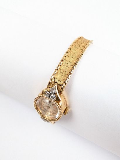 CERTINA
Montre bracelet dame en or jaune...