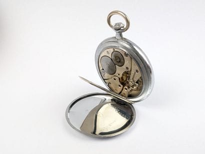 HUMA 33
Montre à gousset style officier en...