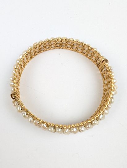Bracelet jonc ouvrant en or jaune 750 ‰ orné...