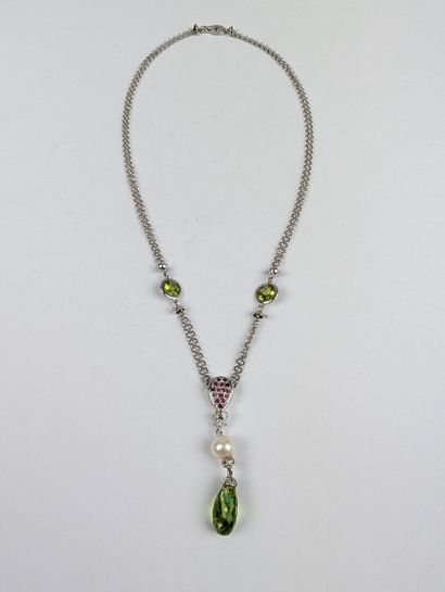 Collier en or blanc 750 ‰ composé d'une double...