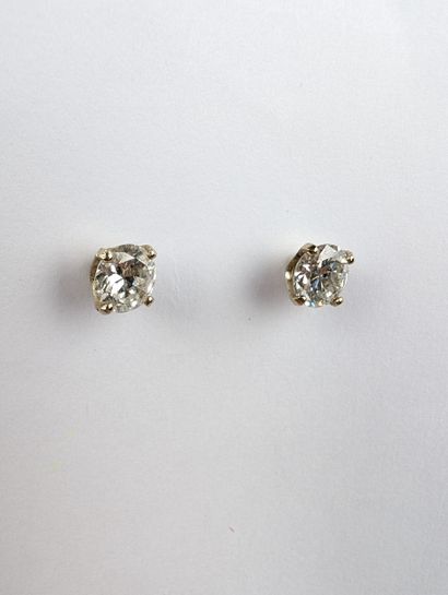 Paire de puces d'oreille en or blanc 750...