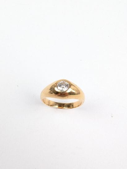 Bague jonc en or jaune 750 ‰ sertie d'un...