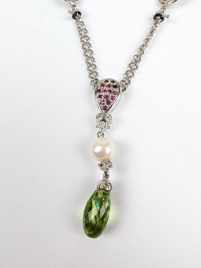 Collier en or blanc 750 ‰ composé d'une double...