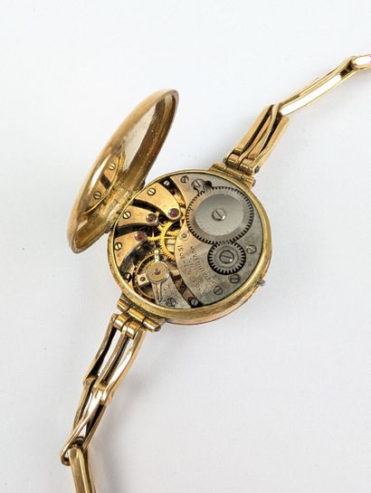 JUVENIA
Montre bracelet dame en or jaune...