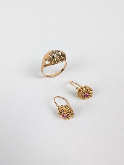 Parure en or rose 750 ‰ comprenant une paire...