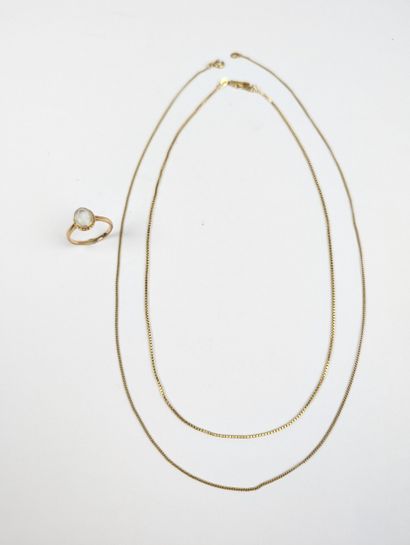 Trois bijoux en or jaune 585 ‰ comprenant...