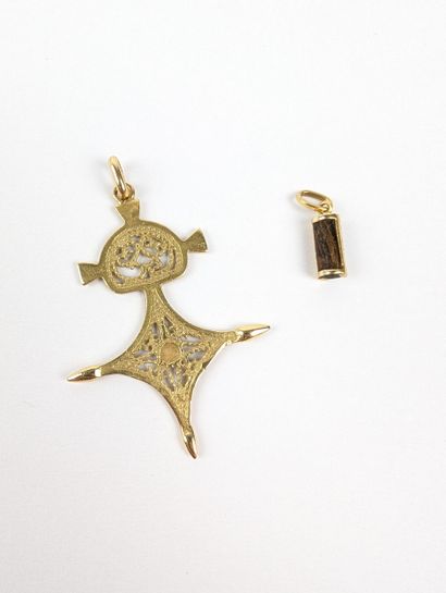 Deux pendentifs en or jaune 750 ‰, l'un figurant...