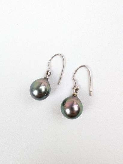 Paire de pendants d'oreille ornés de perles...