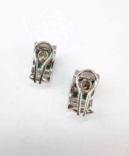 PAIRE de CLIPS d'oreilles en or blanc 750...