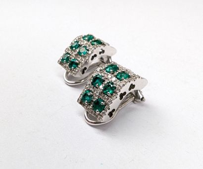PAIRE de CLIPS d'oreilles en or blanc 750...