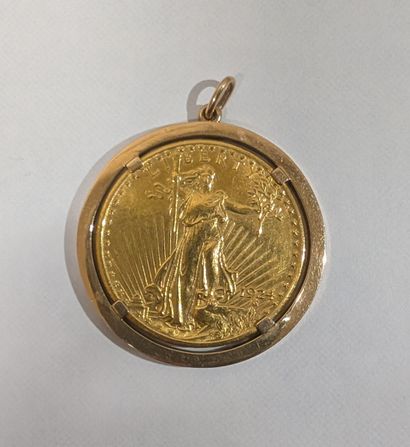 Pendentif en or 750 ‰ orné d'une pièce de...
