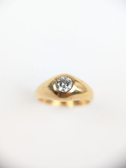 Bague jonc en or jaune 750 ‰ sertie d'un...