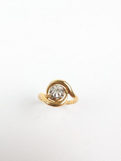 Bague tourbillon en or jaune 750 ‰ et platine...