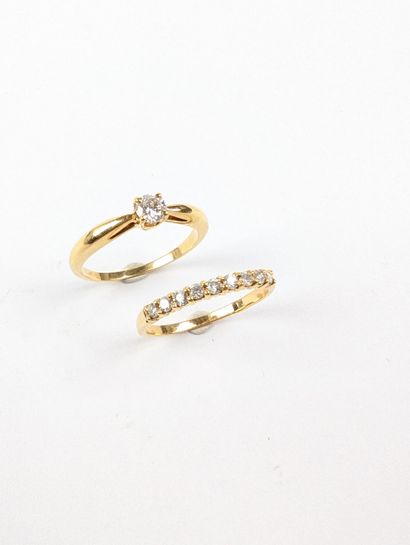 Deux bagues en or jaune 750‰ serties de diamants...