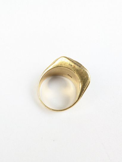 Chevalière en or jaune 750 ‰ monogrammée...