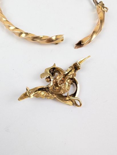 Ensemble de bijoux cassés en or 750 ‰ comprenant...