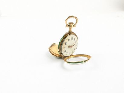 Montre de col en or jaune 750 ‰ boîtier émaillé...
