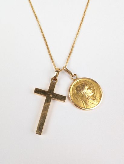 Collier en or jaune 750 ‰ composé d'une fine...
