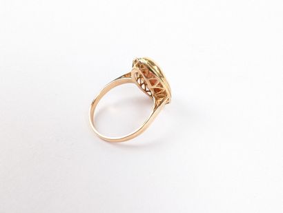 Bague en or rose 750 ‰ sertie d'un camée...
