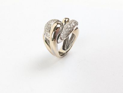 Bague en or blanc 750 ‰ figurant des maillons...