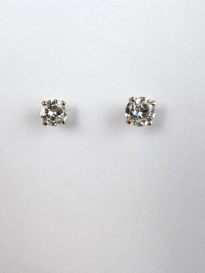 Paire de puces d'oreille en or blanc 750...