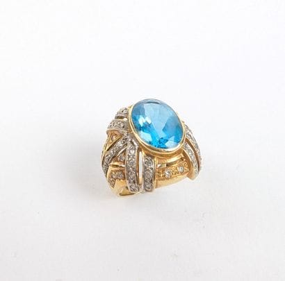 Bague dôme en or jaune 585 ‰ ornée d'une...
